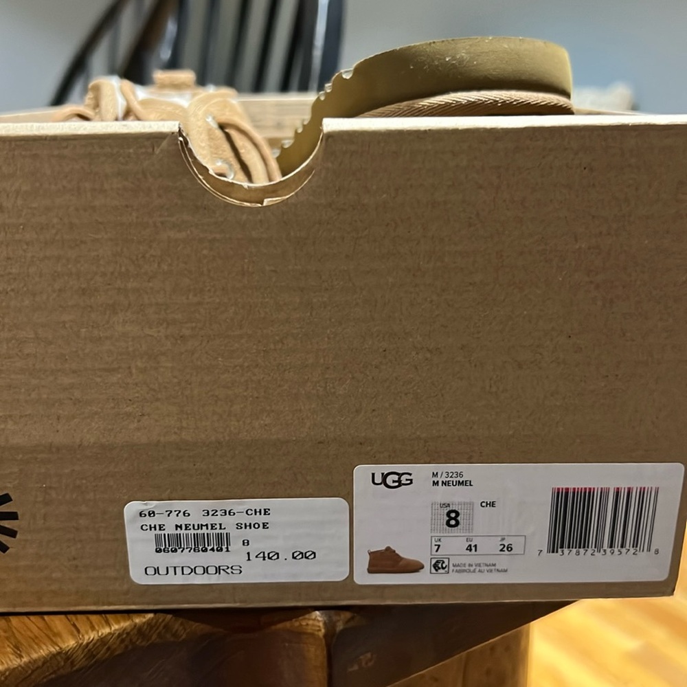 Brand new in box - never worn. 

Men’s - size 8 

Ugg Neumel in Chesnut